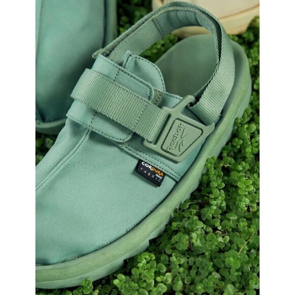 Urban Outfitters x Reebok Beatnik Sharktooth Clog Sandals $120 - Picture 3 of 14